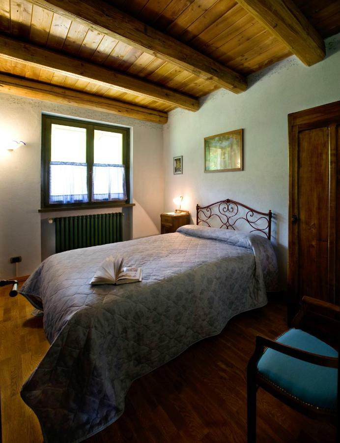 Cascina Il Ginepro Guest House Sinio ภายนอก รูปภาพ